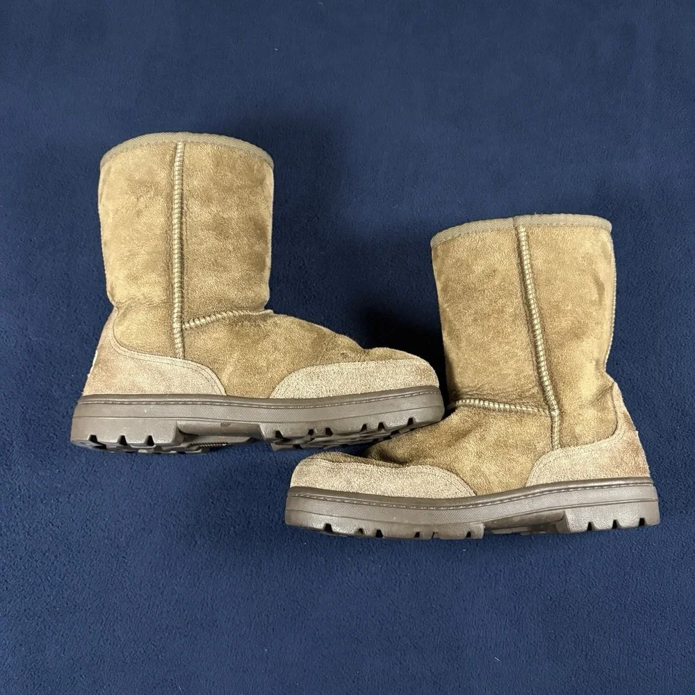 VTG UGG Size 7 Brown Suede Ultra Short #5225 Sheepskin Lined Rubber Sole Boots